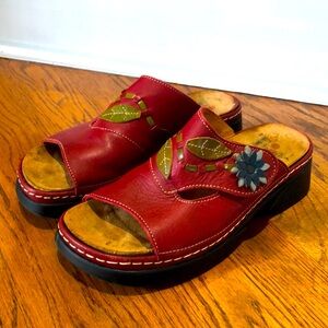 Think! Women’s Red Floral Leather Slip-On Sandals Size 36 European!